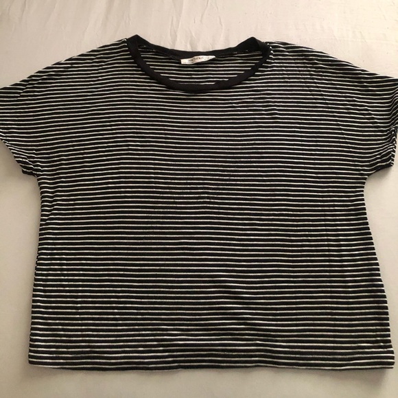 3 for $25 ‼️Bundle of 2 Zara t-shirts - Picture 3 of 4